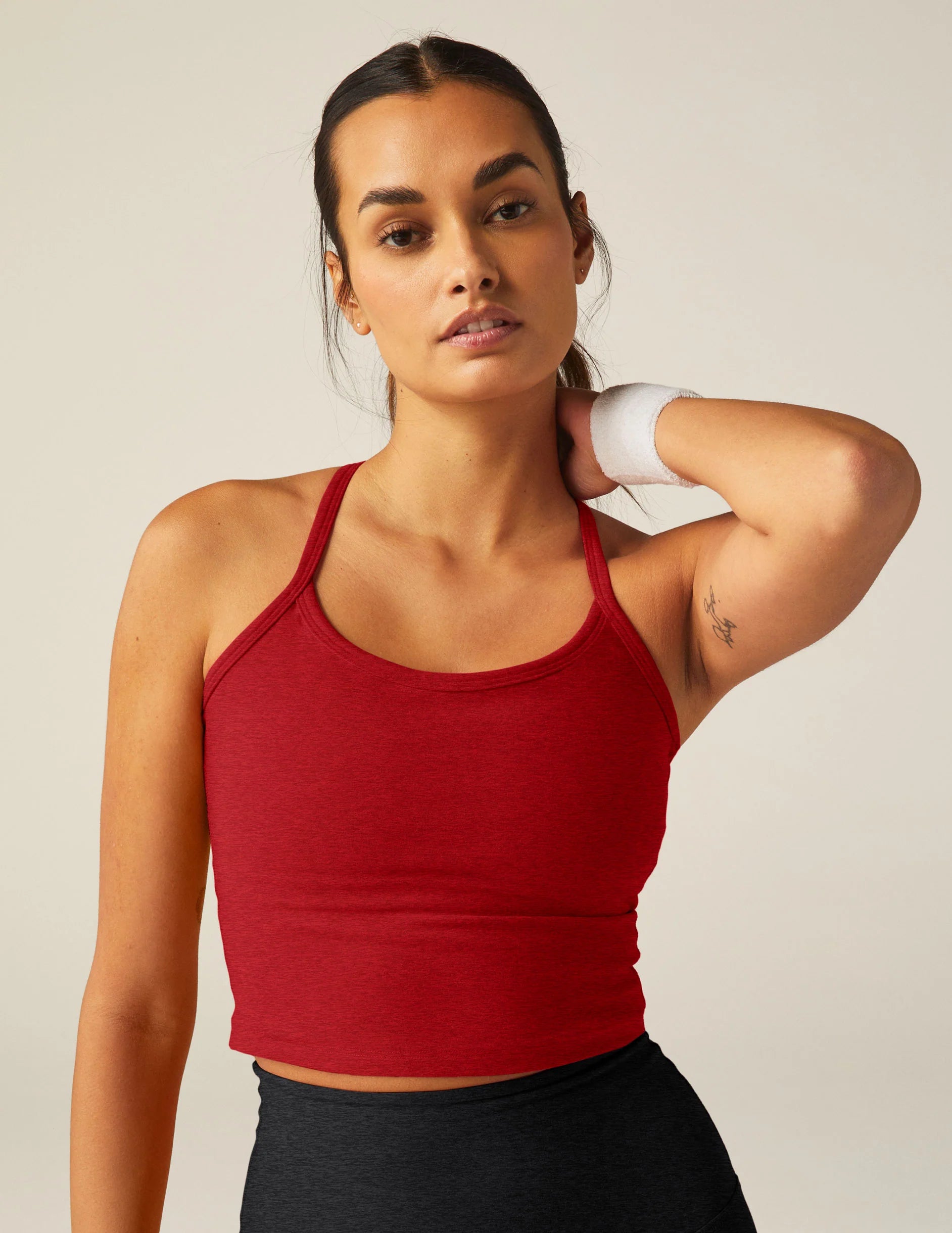 Sports top with lattice shape -Beyond Yoga Slim Crop Racerback - Ruby Red Heather